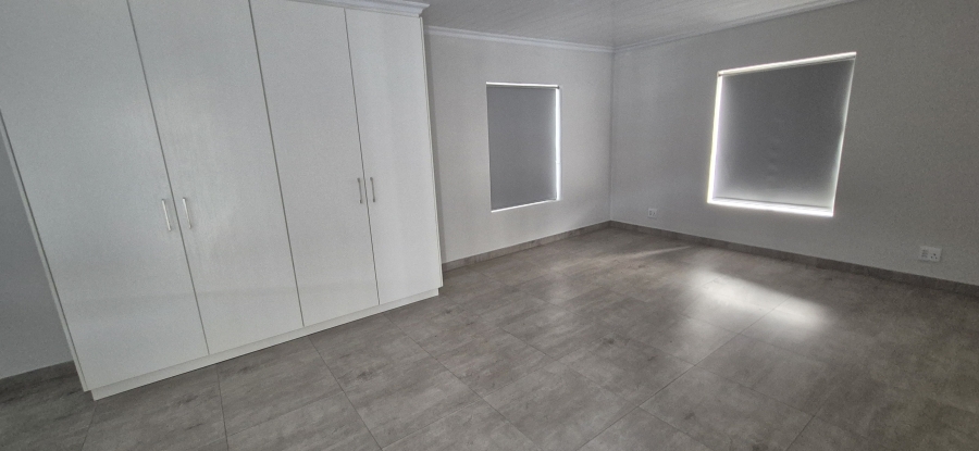 5 Bedroom Property for Sale in Myburgh Park Western Cape